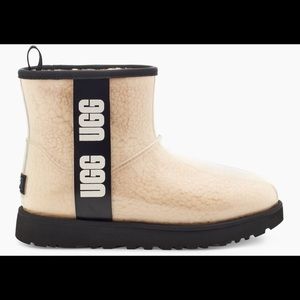 UGG Classic Clear Mini in Natural/Black size US 6 GIRLS